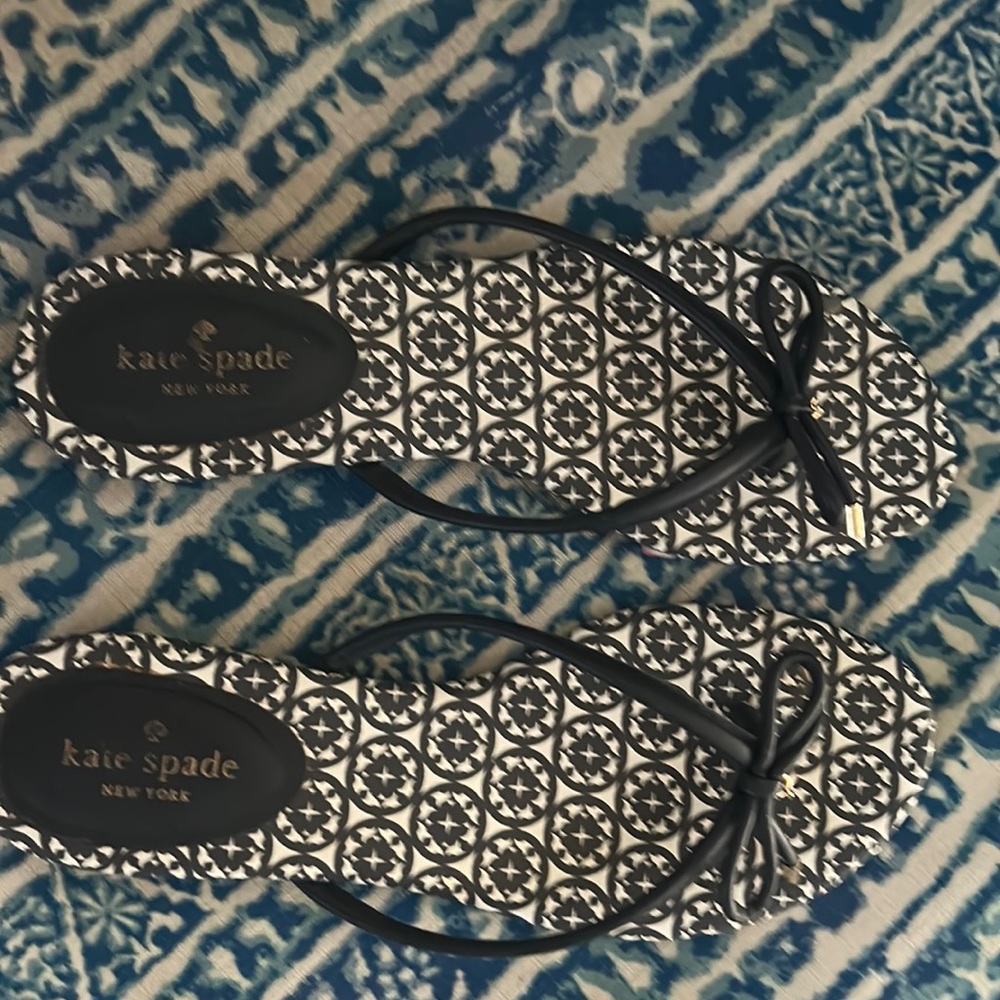 Women’s 10.5 Kate Spade, navy/white, sandals w charm